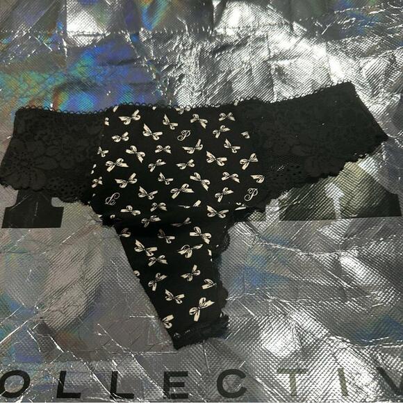 Victoria’s Secret No Show Thong Panties - Picture 6 of 6